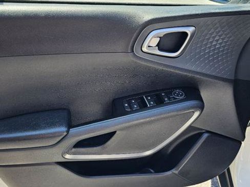 Used 2020 Kia Soul S FWD image 26