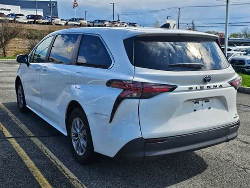 Used 2022 Toyota Sienna LE image 6