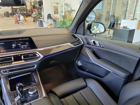 Used 2022 BMW X5 xDrive40i w/ Premium Package AWD/4WD image 19