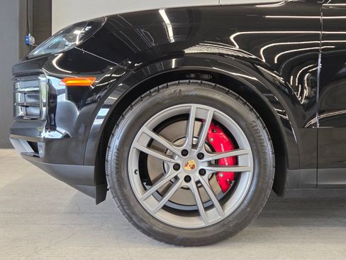 Certified 2024 Porsche Cayenne S AWD/4WD image 9