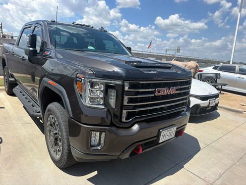 Used 2021 GMC Sierra 2500 AT4 w/ AT4 Premium Plus Package AWD/4WD image 5