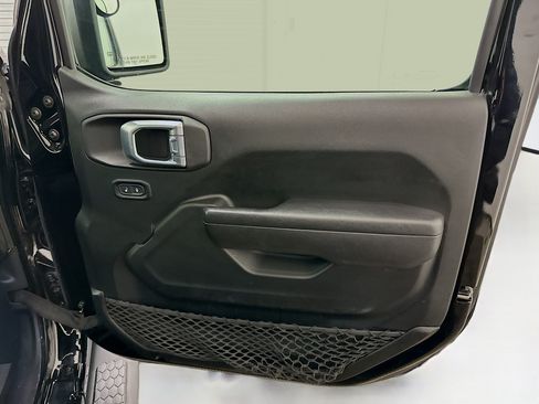 Used 2022 Jeep Wrangler Unlimited Sport AWD/4WD image 33