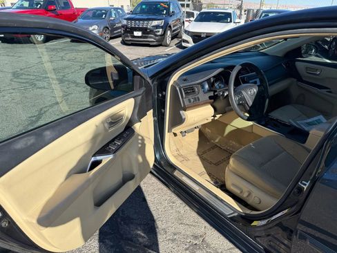 Used 2016 Toyota Camry LE image 9