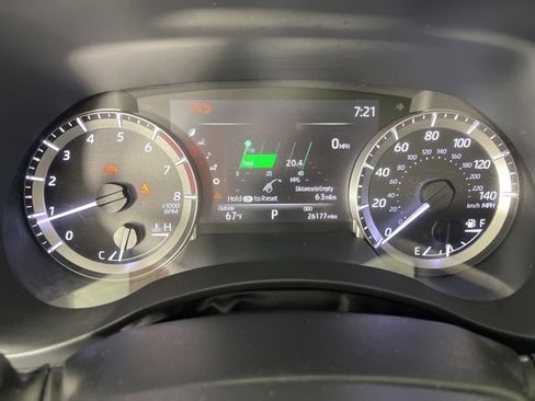 Certified 2023 Toyota Highlander XLE image 28