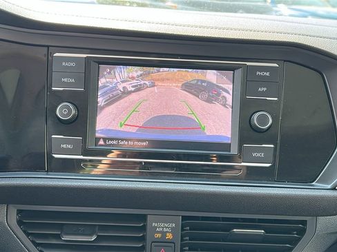 Used 2023 Volkswagen Jetta SE w/ Panoramic Sunroof Package FWD image 16