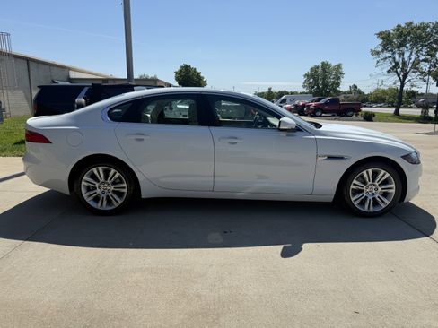 Used 2017 Jaguar XF Premium RWD image 8