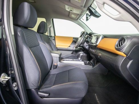 Used 2020 Toyota Tacoma SR5 image 10