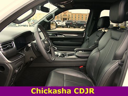 Used 2024 Jeep Wagoneer L Base w/ Premium Group I image 9