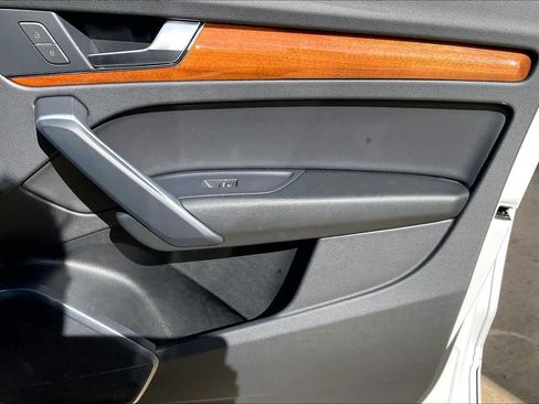 Used 2023 Audi Q5 Premium w/ Convenience Package image 22