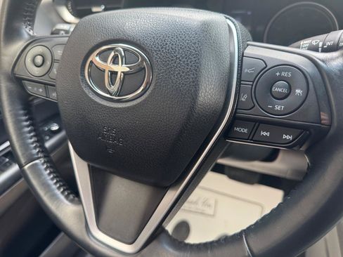 Used 2021 Toyota Venza LE AWD/4WD image 17
