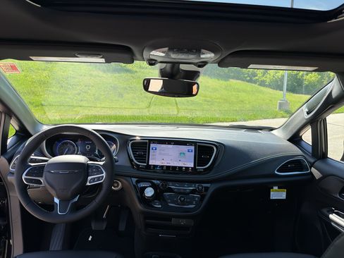 New 2027 Chrysler Pacifica Select AWD/4WD image 29