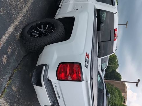 Used 2018 Chevrolet Silverado 1500 LT w/ LPO, Black Pack AWD/4WD image 10