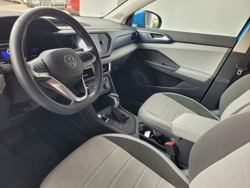 Used 2022 Volkswagen Taos SE w/ Panoramic Sunroof Package FWD image 12