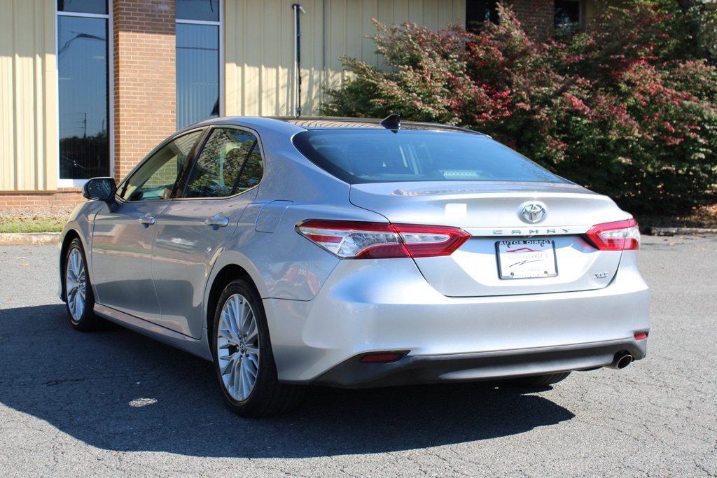 Used 2019 Toyota Camry XLE w/ Navigation Package FWD image 5