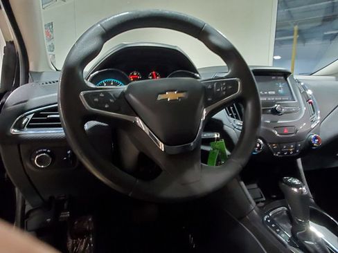 Used 2017 Chevrolet Cruze LT FWD image 22
