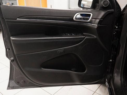 Used 2020 Jeep Grand Cherokee Limited image 18