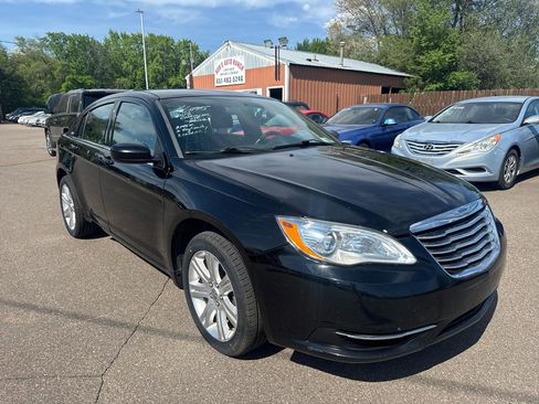 Used 2012 Chrysler 200 Touring FWD image 3