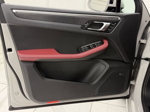 Certified 2023 Porsche Macan GTS AWD/4WD image 28