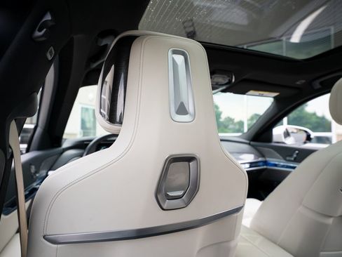 Used 2023 BMW 760i xDrive AWD/4WD image 49