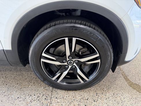 Used 2023 Volvo XC40 B5 Core AWD/4WD image 32
