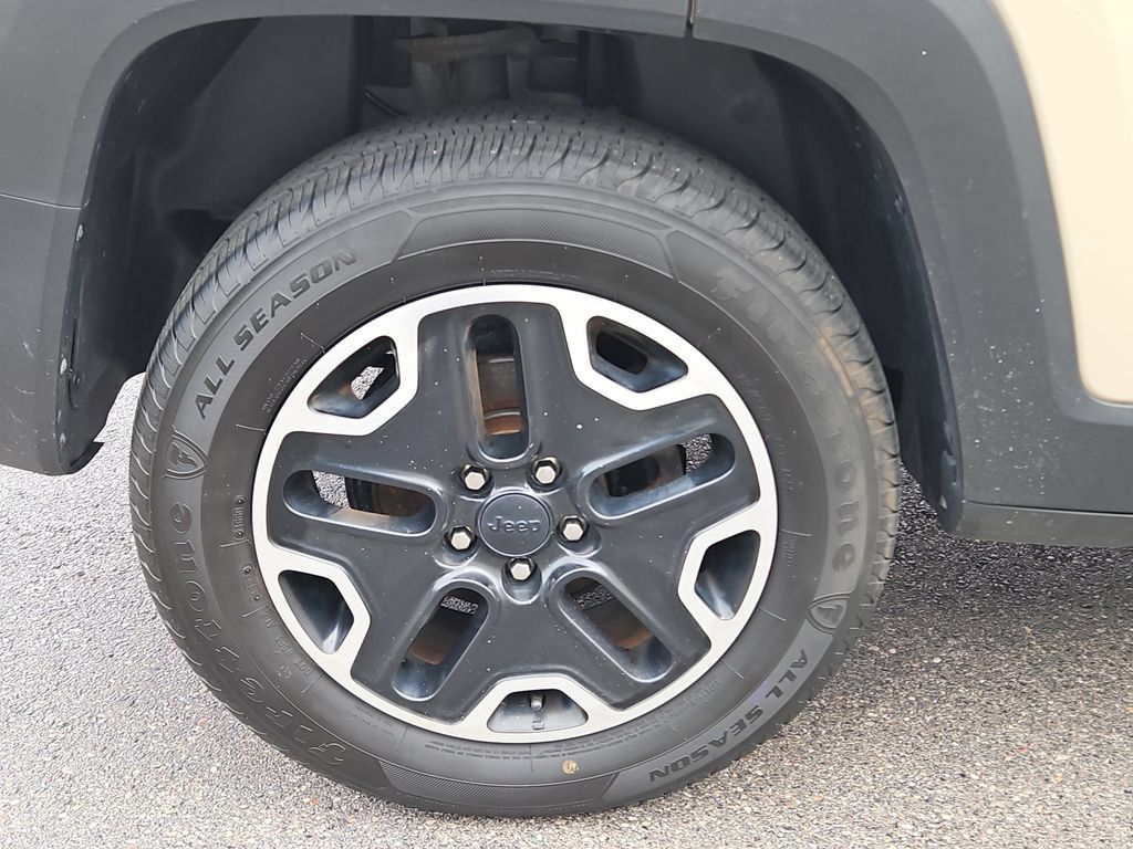 Used 2016 Jeep Renegade Trailhawk AWD/4WD image 8