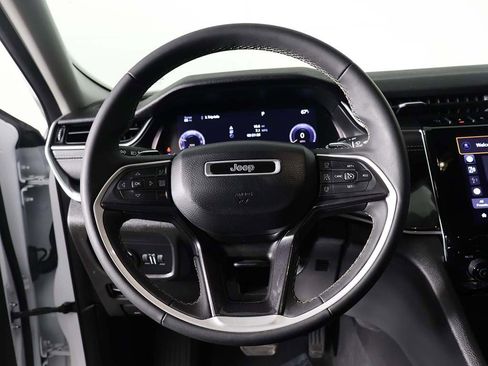 Used 2023 Jeep Grand Cherokee L Laredo image 38