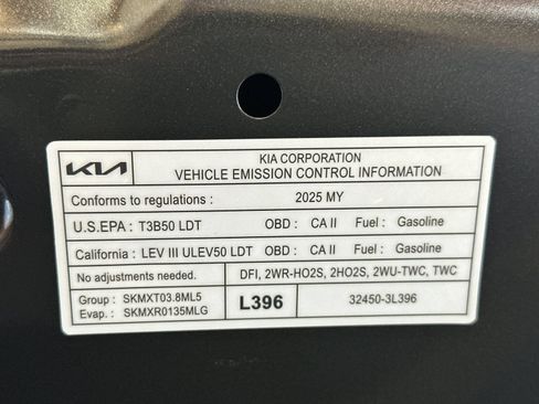Certified 2025 Kia Telluride LX FWD image 38