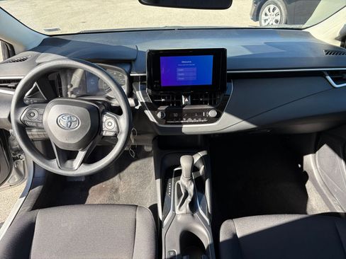 Used 2025 Toyota Corolla LE image 31