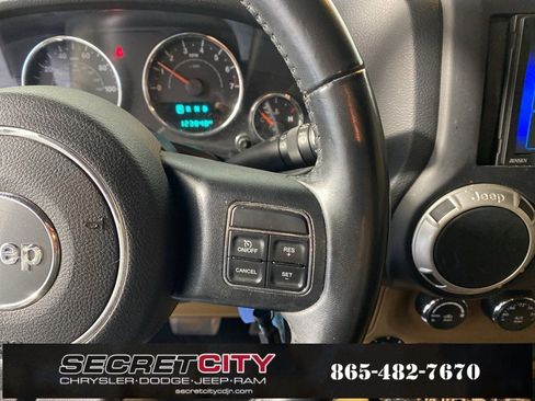 Used 2018 Jeep Wrangler Unlimited Sahara w/ Connectivity Group image 15