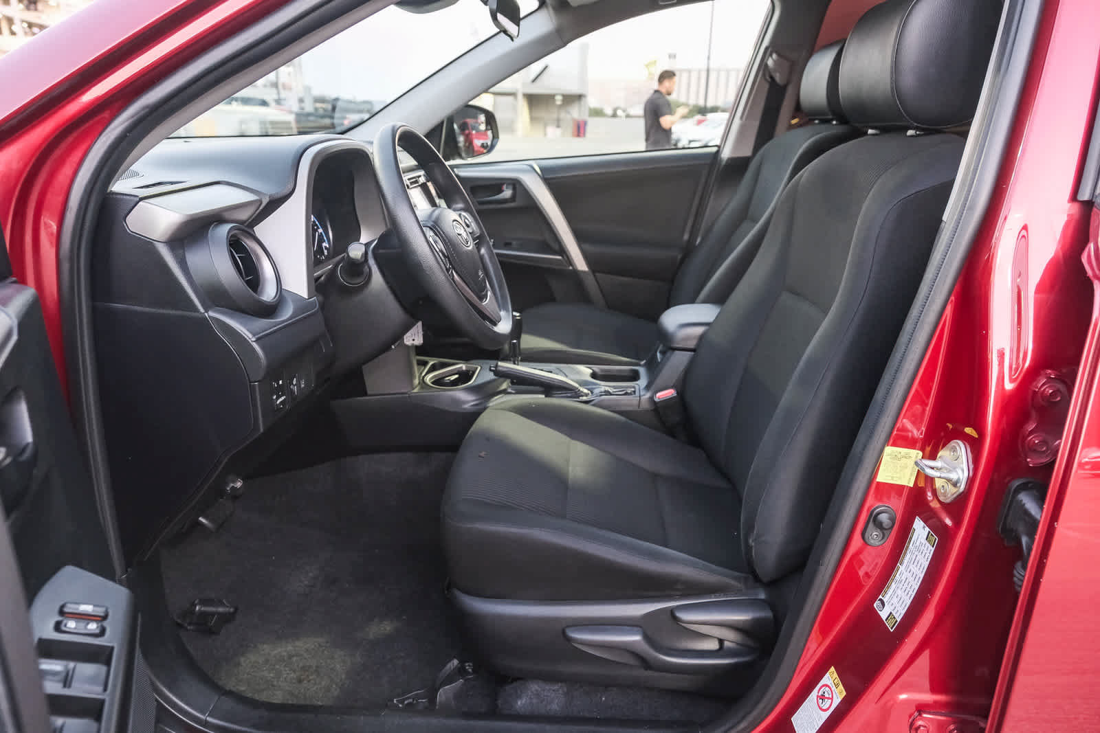 Used 2018 Toyota RAV4 LE w/ All Weather Liner Package FWD image 19