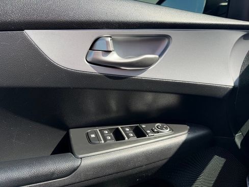 Used 2022 Kia Forte LXS FWD image 18