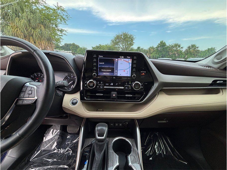 Used 2020 Toyota Highlander Limited AWD/4WD image 11