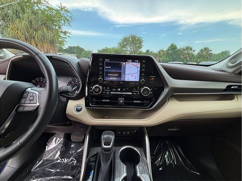 Used 2020 Toyota Highlander Limited AWD/4WD image 11