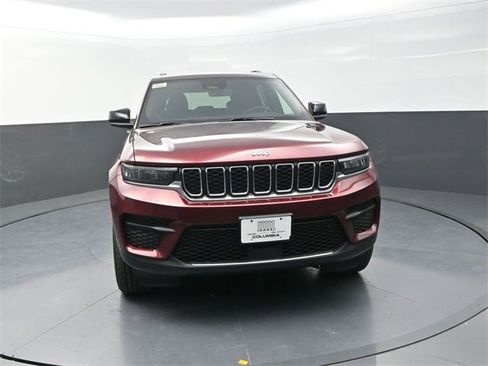 New 2025 Jeep Grand Cherokee Laredo image 2
