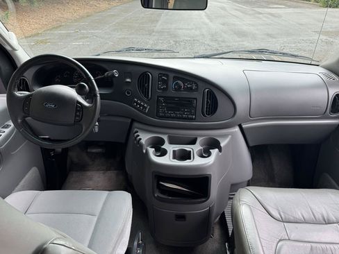Used 2003 Ford E-350 and Econoline 350 XLT RWD image 29