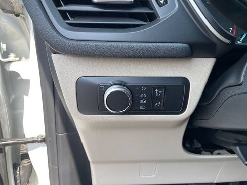 Used 2022 Ford Escape SE AWD/4WD image 19