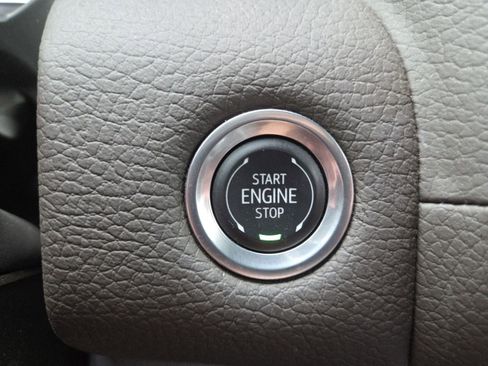 Used 2024 GMC Yukon Denali AWD/4WD image 12