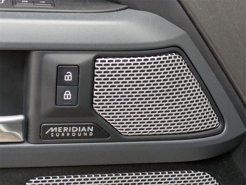 Used 2023 Land Rover Defender 130 X-Dynamic SE image 17