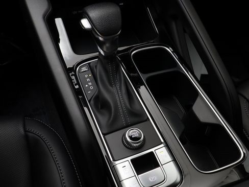 Used 2025 Kia Telluride LX image 12