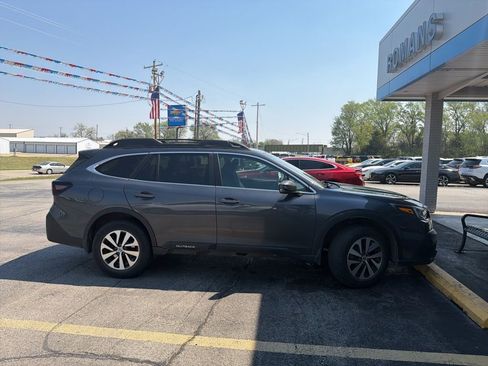 Used 2020 Subaru Outback Premium image 5