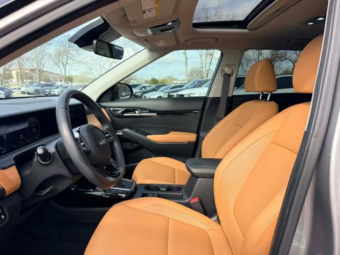 Used 2024 Kia Seltos SX w/ SX Sunroof Package image 12