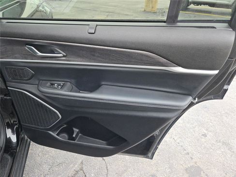 Used 2021 Jeep Grand Cherokee L Limited w/ Luxury Tech Group II image 9