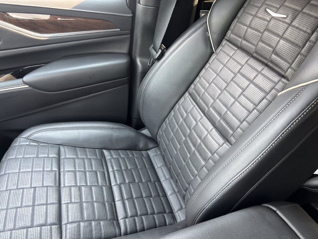 Certified 2024 Cadillac Escalade ESV Premium Luxury Platinum AWD/4WD image 50