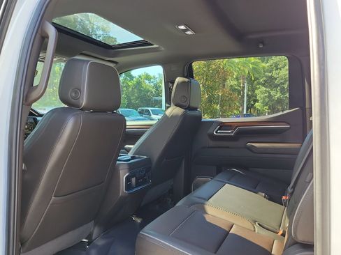 Used 2023 GMC Sierra 1500 Denali w/ Denali Reserve Package AWD/4WD image 10