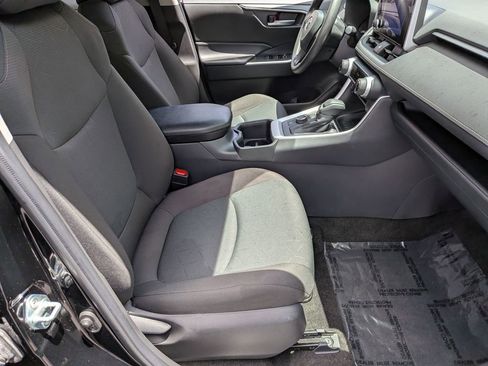 Used 2025 Toyota RAV4 XLE image 27