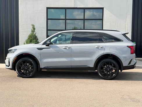 Used 2023 Kia Sorento EX AWD/4WD image 2
