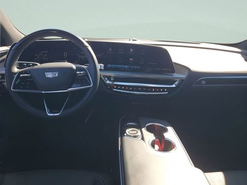 Used 2025 Cadillac Lyriq Luxury image 10