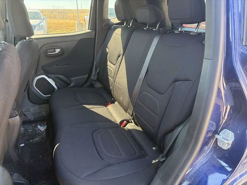 Used 2018 Jeep Renegade Latitude w/ Cold Weather Group image 10