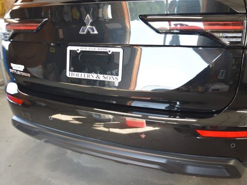 Used 2025 Mitsubishi Outlander ES AWD/4WD image 14