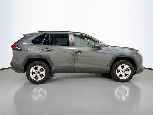 Used 2019 Toyota RAV4 LE image 8